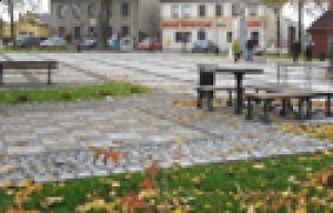 PRZEBUDOWA PŁYTY RYNKU W MSTOWIE WRAZ Z PRZEBUDOWĄ OŚWIETLENIA