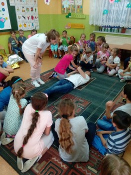 Wolontariusze w Szkole Podstawowej w Kucharach