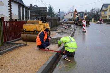 Budowa chodnika przy drodze powiatowej 1040S w Kobyłczycach - I etap