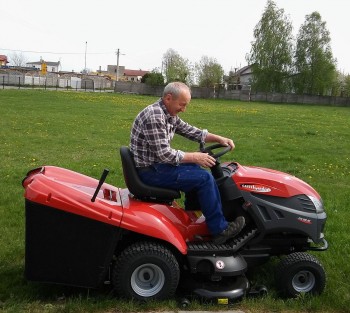 Zakup kosiarki traktorowej dla ZSP Jaskrów