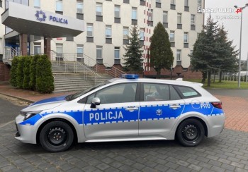 Nowy radiowóz w KP w Kłomnicach