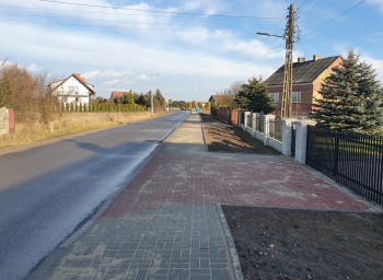 Chodniki przy drogach powiatowych w Cegielni, Kucharach i Wancerzowie