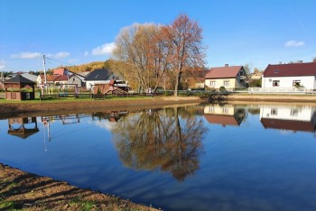 Oczyszczenie zbiornika wodnego w Kobyłczycach