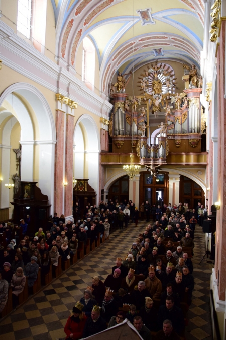 „KOLĘDA PŁYNIE Z WYSOKOŚCI” – KOLĘDOWANIE ANTKA SMYKIEWICZA