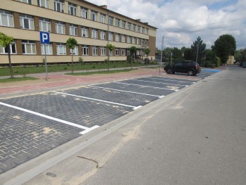 Budowa parkingu przy Zespole Szkół w Mstowie  - prace trwają