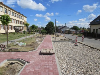 Budowa parkingu przy Zespole Szkół w Mstowie  - prace trwają