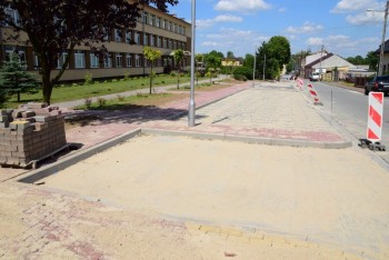 Budowa parkingu przy Zespole Szkół w Mstowie  - prace trwają