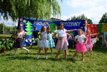 Szkolne festyny rodzinne w : ZSP Małusy Wielkie, SP Kuchary, ZSP Zawada