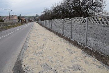 Odwodnienie i chodnik przy drodze powiatowej 1040S w Małusach Wielkich