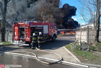 Pożar zakładu przetwórstwa odpadów w Mokrzeszy 23.03.2020 