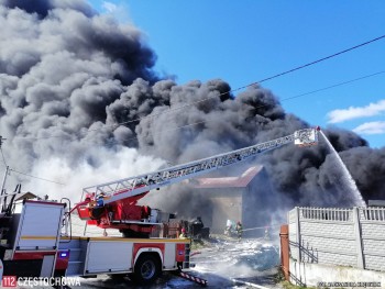 Pożar zakładu przetwórstwa odpadów w Mokrzeszy 23.03.2020 