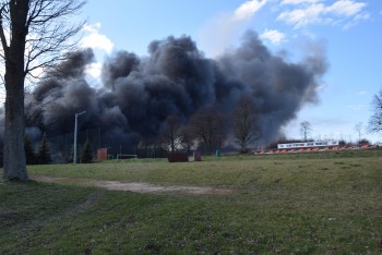 Pożar zakładu przetwórstwa odpadów w Mokrzeszy 23.03.2020 