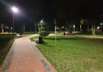 Oświetlenie parkowe LED -  skwer przy ZSP w Jaskrowie
