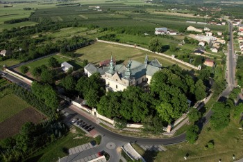 Umowa na prace konserwatorsko-remontowe muru klasztornego