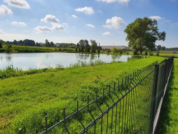 Ogrodzenie zbiornika wodnego w Małusach Wielkich