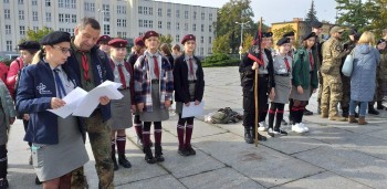 Odsłonięcie pamiątkowej tablicy w lesie jaskrowskim 26.09.2022