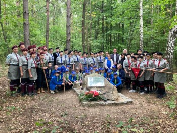 Odsłonięcie pamiątkowej tablicy w lesie jaskrowskim 26.09.2022