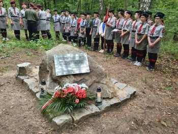 Odsłonięcie pamiątkowej tablicy w lesie jaskrowskim 26.09.2022