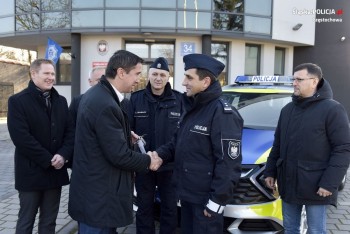 Nowy radiowóz dla Komisariatu Policji w Kłomnicach 30.12.2022