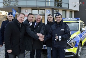 Nowy radiowóz dla Komisariatu Policji w Kłomnicach 30.12.2022