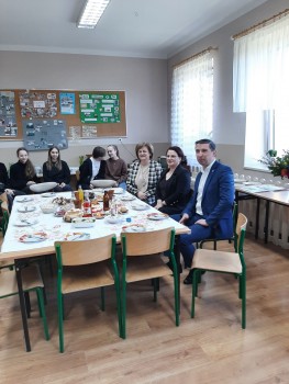 Projekt edukacyjny „Ta śmieszna i straszna PRL” w SP Krasice