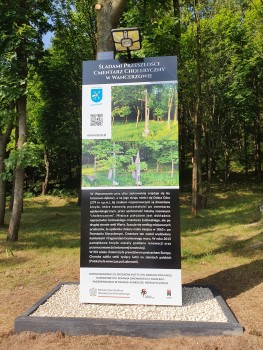 Pamiątkowy pylon na cmentarzu cholerycznym w Wancerzowie