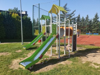 Doposażenie placu zabaw przy ZSP w Jaskrowie -