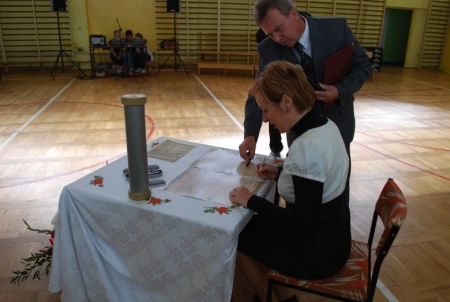 BUDOWA HALI SPORTOWEJ PRZY GIMNAZJUM W MSTOWIE