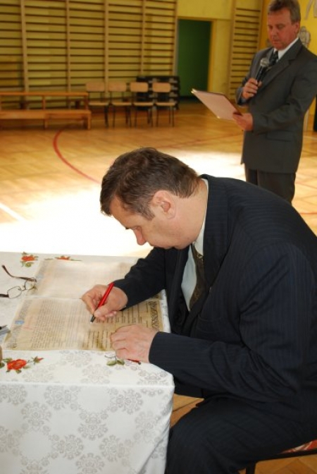 BUDOWA HALI SPORTOWEJ PRZY GIMNAZJUM W MSTOWIE