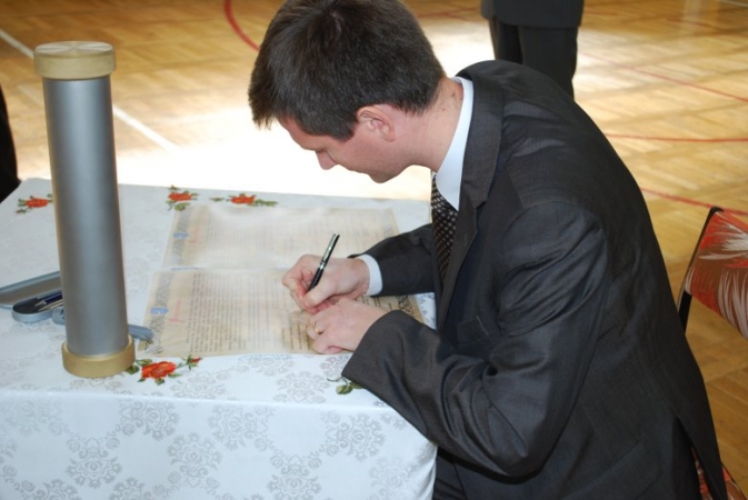 BUDOWA HALI SPORTOWEJ PRZY GIMNAZJUM W MSTOWIE