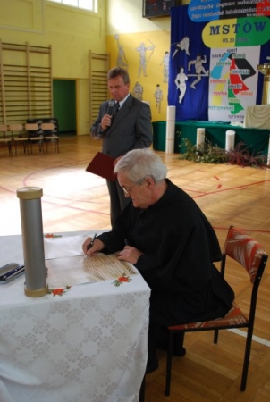 BUDOWA HALI SPORTOWEJ PRZY GIMNAZJUM W MSTOWIE