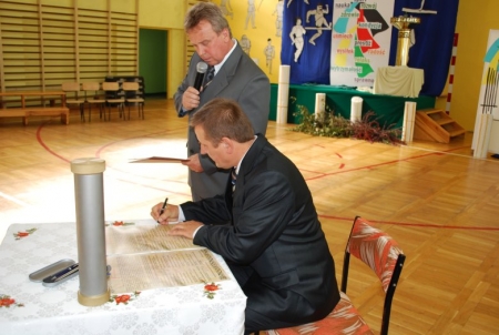 BUDOWA HALI SPORTOWEJ PRZY GIMNAZJUM W MSTOWIE