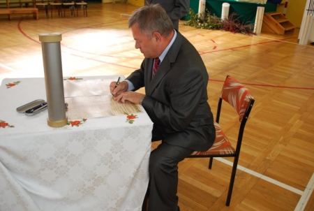 BUDOWA HALI SPORTOWEJ PRZY GIMNAZJUM W MSTOWIE