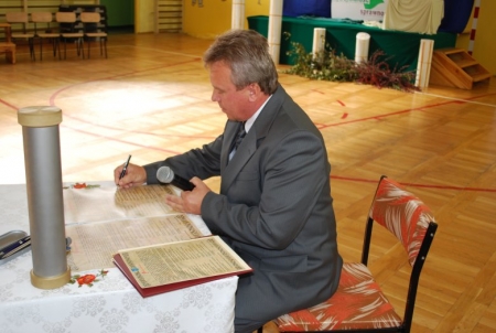 BUDOWA HALI SPORTOWEJ PRZY GIMNAZJUM W MSTOWIE