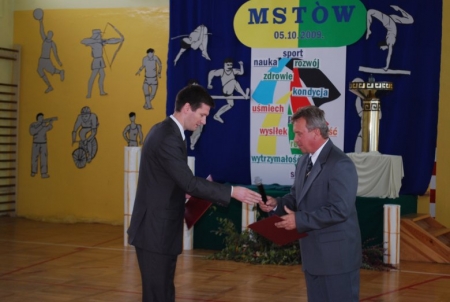 BUDOWA HALI SPORTOWEJ PRZY GIMNAZJUM W MSTOWIE