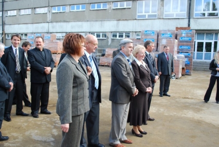 BUDOWA HALI SPORTOWEJ PRZY GIMNAZJUM W MSTOWIE