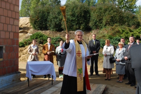 BUDOWA HALI SPORTOWEJ PRZY GIMNAZJUM W MSTOWIE