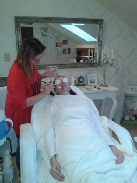 FOTORELACJA Z KURSU Z ZAKRESU KOSMETYKI, MAKIJAŻU I TIPSÓW