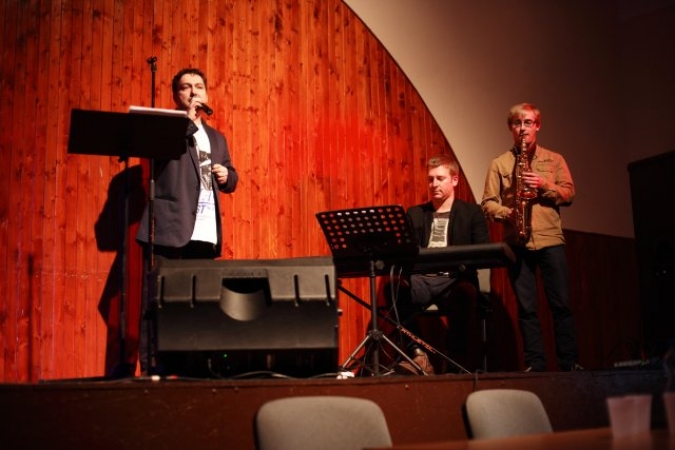 WIECZÓR WALENTYNKOWY W GMINNYM OŚRODKU KULTURY