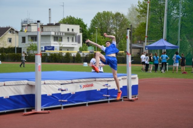 GIMNAZJUM MSTÓW MISTRZEM POWIATU CZĘSTOCHOWSKIEGO W LEKKIEJ ATLETYCE