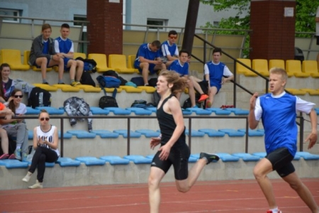 GIMNAZJUM MSTÓW MISTRZEM POWIATU CZĘSTOCHOWSKIEGO W LEKKIEJ ATLETYCE