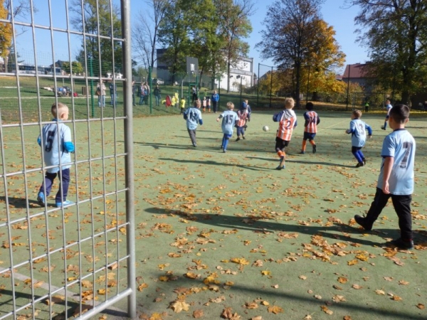 "Z PODWÓRKA NA STADION O PUCHAR TYMBARKU"