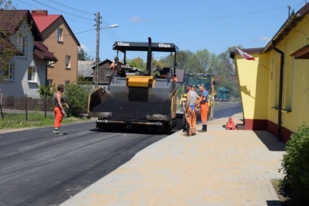 KUCHARY - CENTRUM ZYSKAŁO NOWY WYGLĄD