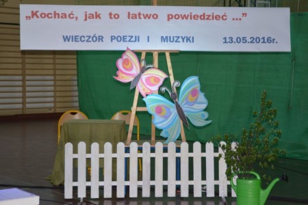 WIECZÓR POEZJI I MUZYKI W ZESPOLE SZKÓŁ W MSTOWIE