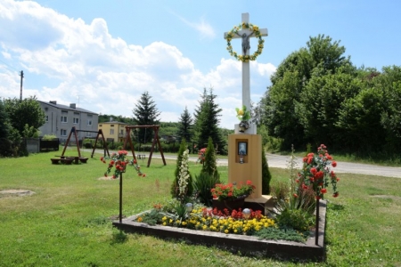 ZAKUP HUŚTAWEK NA PLAC ZABAW PRZY UL.WOLNOŚCI W MSTOWIE