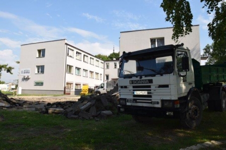 POWSTAJE PARKING PRZY URZĘDZIE GMINY W MSTOWIE