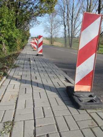 REMONT CZĄSTKOWY CHODNIKA NA ODCINKU BRZYSZÓW – MAŁUSY MAŁE