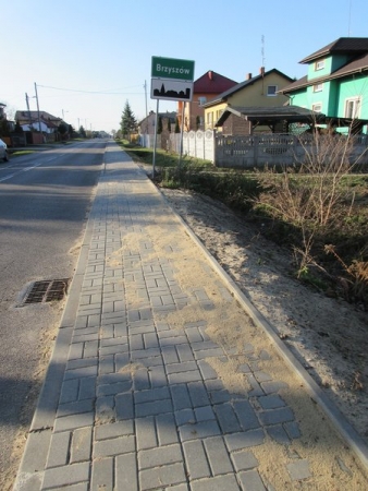 REMONT CZĄSTKOWY CHODNIKA NA ODCINKU BRZYSZÓW – MAŁUSY MAŁE