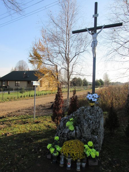 UTWARDZENIE DROGI "TRZECH JASKIŃ" W SROCKU